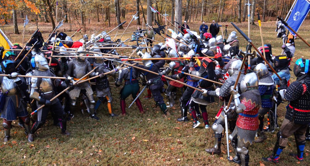 Armored fighters in large group melee at Ye'H.A.W.